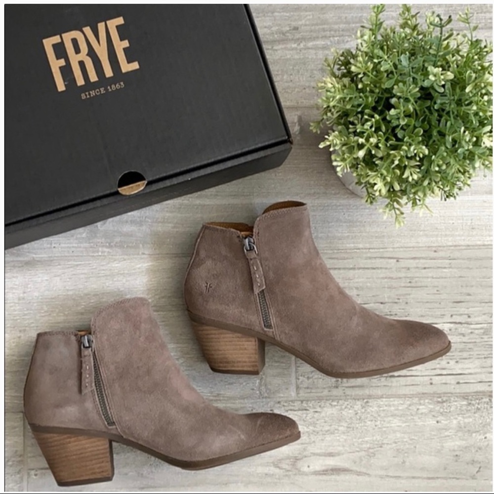 Frye Judith Zip Taupe Suede Bootie Sz 8